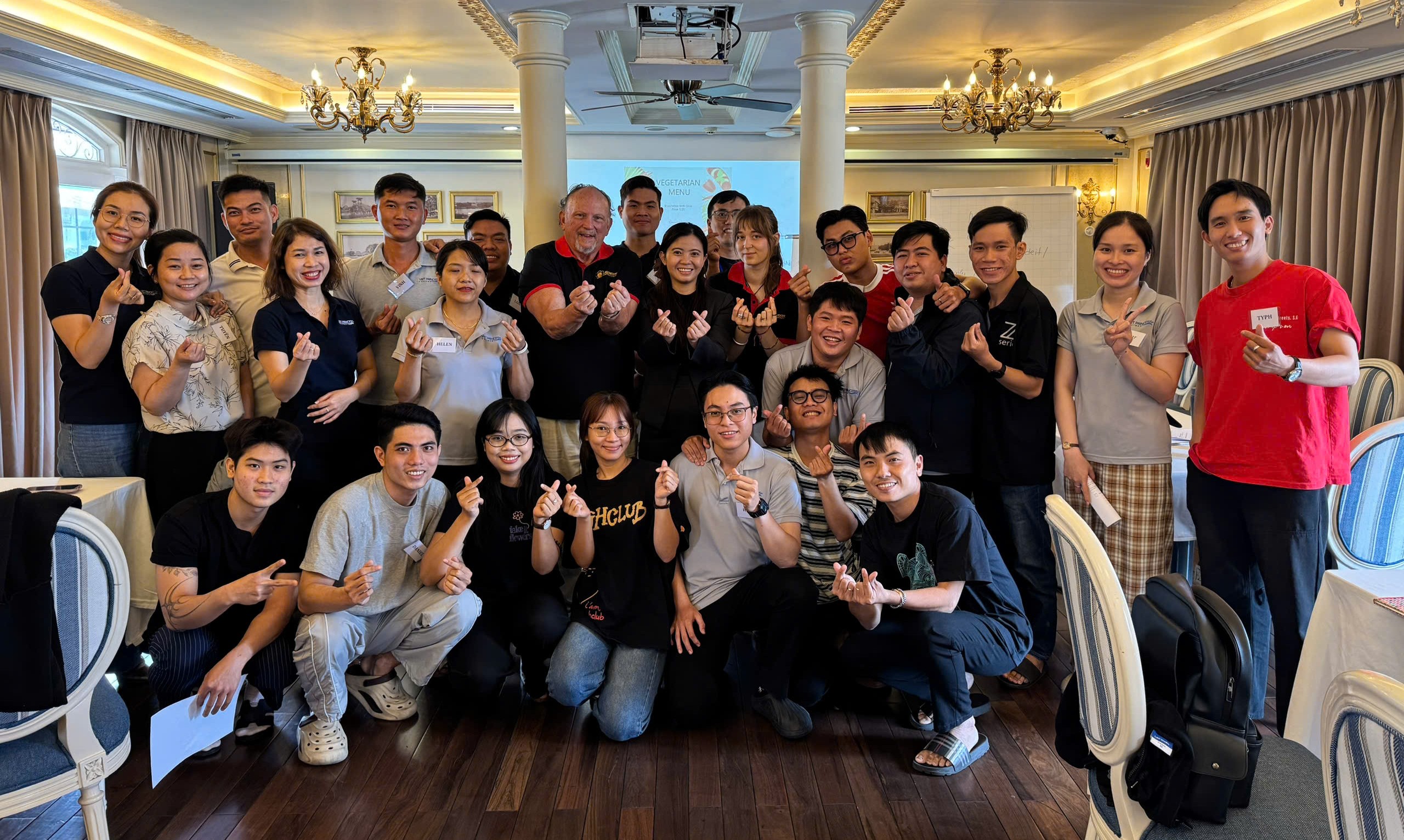 Nhân Viên Viet Princess Cruises Hoàn Thành Khóa Học Tiếng Anh Chuyên Ngành Nhà Hàng 